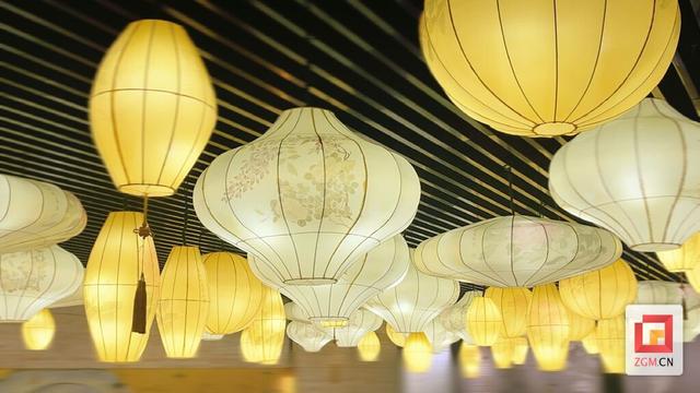 新“花灯氛围组”就位！一起到中国彩灯博物馆解锁光影浪漫