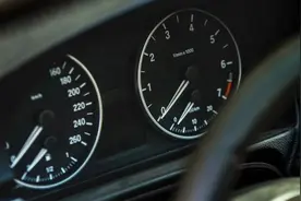 车主花1.8万买二手车为调表车频出故障，法院：车行3倍赔偿视频封面