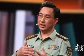 战场上高喊“向我开炮”、荣立一等功的将军履新职图片