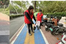 志愿者开展“六大文明行动” “掌上城管”随手拍行动 助力打造文明城市图片