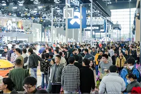 渗透率双双破50% 新能源汽车迎里程碑时刻图片