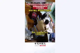 熊孩子知道姐姐不还手 专挑姐姐下手，爸爸看见姐姐受欺负 立马打回去，爸爸不偏心 规矩要从小做起来图片