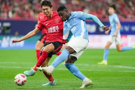 （体育）足球——中超：成都蓉城胜大连英博海发图片