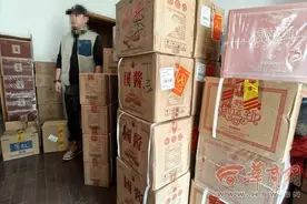 西安66岁老太太被哄骗 花30万元买近400箱白酒堆满房子图片