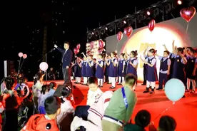 济南高新区：学校操场摆起百家宴 这场社区邻里文化节演绎“金谷凤凰和鸣”图片