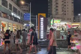 柳州网红夜市更换管理方引摊主担忧，当地回应：不抽成，也不需交入场费图片