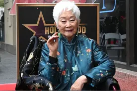 98岁华人演员卢燕好莱坞“摘星”图片