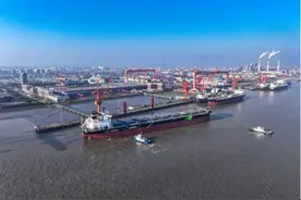 外高桥造船交付年度最后一船，超额完成2024年生产经营任务图片