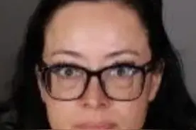 洛杉矶43岁女教师被控在车内猥亵13岁学生图片