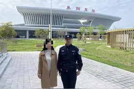 女子乘车遗失手机，拾得人当日顺丰寄回图片