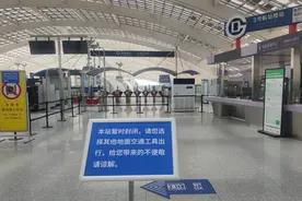 截至11时，首都机场今日取消航班419架次，首都机场线停运图片