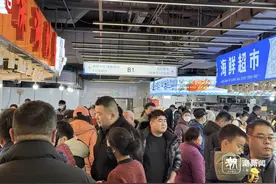 人人人我人人人，年夜饭前最后一波采购，爱吃海鲜的人扎堆去了这里图片