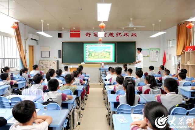 东营市委网信办、国网东营供电公司联合开展“鲁电科学课·百校科普行”暨“e起辟谣 守护网络安全”宣传活动