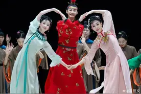 舞剧《红楼梦》工作人员自曝监控点评女观众，吃饭砸锅只会自毁前途图片