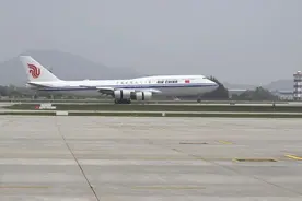 习近平抵达河内，开始对越南进行国事访问图片