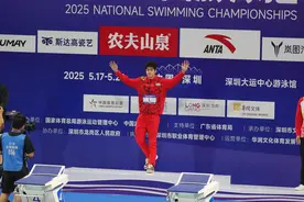 全国游泳冠军赛|100自轻松夺冠，潘展乐收获第五金图片