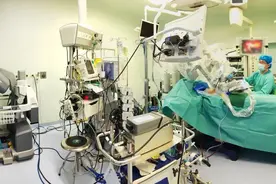 山东首例！青大附院借助达芬奇机器人，完成无管化气管微创手术图片