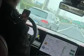 女子举报丈夫边开车边看美女视频？交警：查！图片