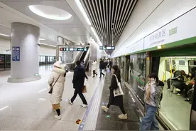 地铁16号线丽泽商务区站今天开通，与14号线换乘仅需30秒图片