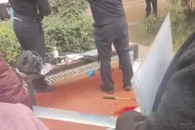 紫牛热点 ▏重庆一男孩被天降瓷砖砸伤，网传疑似人为抛物图片