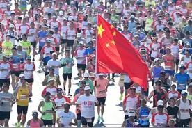 全城瞩目！全马冠军诞生！图片