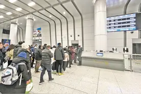 坐着高铁上下班 又快又方便图片