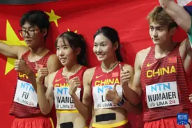 田径——世青赛：中国队获4x400米混合接力铜牌图片