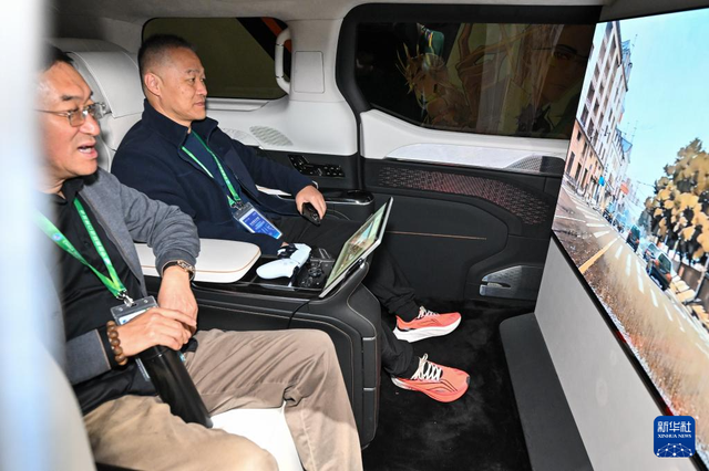 第八届进博会丨在进博会看未来出行多元场景