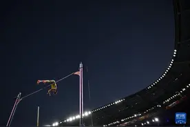 巴黎奥运会丨田径——男子撑杆跳高：杜普兰蒂斯破世界纪录夺冠图片