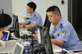 线上“全程网办” 线下“就近办”——河南公安机关践行2025年爱民承诺6项措施打通服务群众“最后一…图片