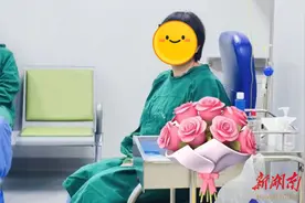 ICL晶体手术帮助高度近视教师摆脱“啤酒瓶底”图片