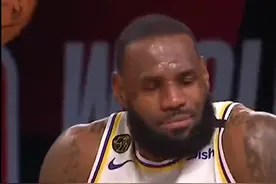 库兹马转发20年詹姆斯单打小里弗斯误被球砸旧闻：这也太TM好笑了图片