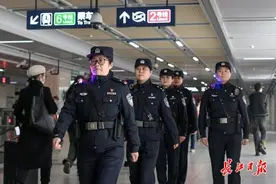 昔日守疆巾帼，今护地铁安全图片