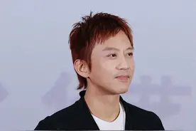 年末去班味儿神器！电影《胜券在握》燃中带笑解气解压，邓超、郑云龙来青路演图片