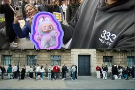 LABUBU新品纽约热销  老外游中国必买潮玩盲盒图片