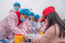 云南铁路：蛇年首趟务工专列务工人员免费乘车图片