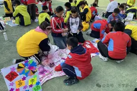 旧物新生，童趣市集，淄博周村区新建路小学红领巾跳蚤市场开市图片