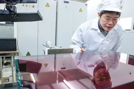 她是同行眼中最懂玻璃的人，无数次挑战极限，而今要用AI重塑玻璃世界图片