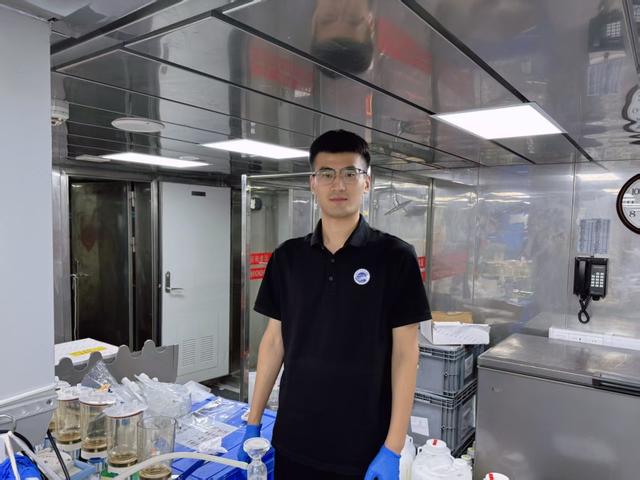 假期我在岗| 那些首次在西太平洋科考船上过中秋的年轻人