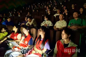 武汉市武昌区举办国际盲人节无障碍观影活动图片