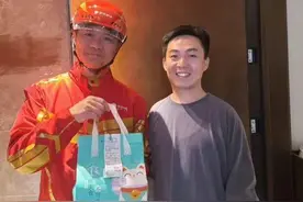 收到刘强东亲自送的外卖？网友晒图为证！京东：属实图片