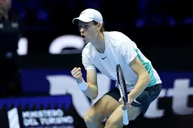 关注 | 辛纳抢七终结德约19连胜 世界第一年终争冠遇障碍图片