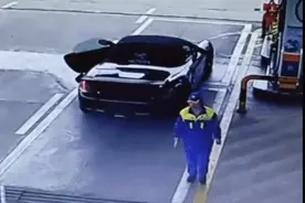 保时捷司机逃单，加油站大姐无奈垫付502元！后续来了图片