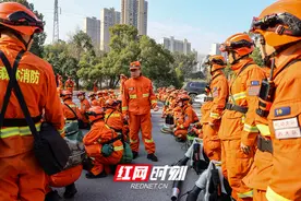 国家消防救援局湖南机动队伍：聚焦灭火救援技战术训练 全面提升应急救援能力图片