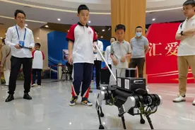 助力盲人避障行走、截瘫患者可站立漫步……大批“硬核”科技助残产品亮相汇爱大厦｜聚焦全国助残日图片