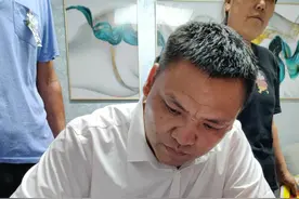 躬耕教坛39年的她，62岁终圆夙愿入大学当了“大体老师”图片