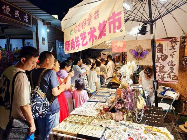 夜市烟火中，邂逅云南的浪漫