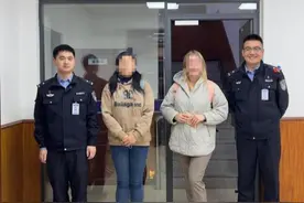 外籍游客粗心丢护照 冰城民警快速帮找回图片