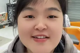 向佐找晓华剪发：手艺才是折服所有人的金刚钻图片