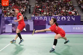 第15金！陈清晨/贾一凡夺金，国羽包揽女双冠亚军图片